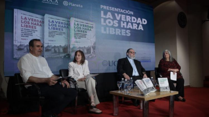 Fabricio Forcat, Marcela Mazzini, Carlos Galli y Nieves Tapia en la presentación de 'La verdad os hará libres'
