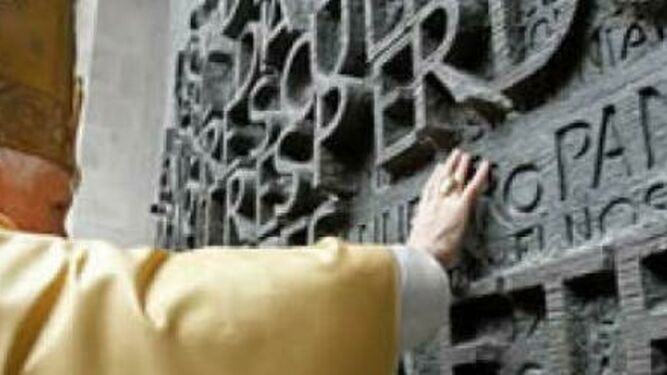 Benedicto abrió al mundo las puertas de la Sagrada Familia