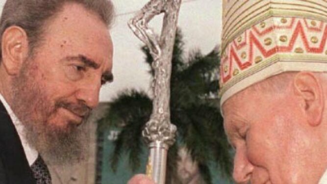 Wojtyla fue recibido en La Habana por Fidel Castro