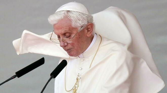 El Papa Benedicto lee su primer discurso en Barajas