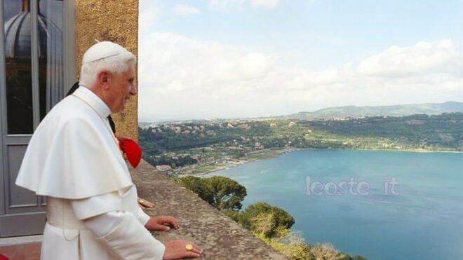 Benedicto en el palacio de Castel Gandolfo