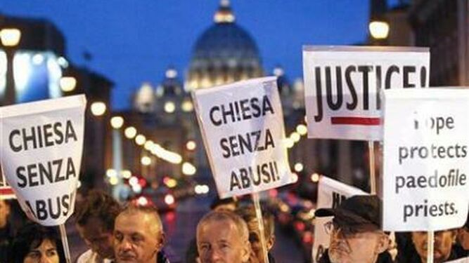 Protestas contra los abusos en Roma