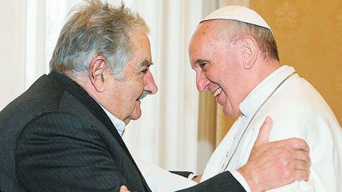 José Mújica y el Papa Francisco, en un encuentro en el Vaticano