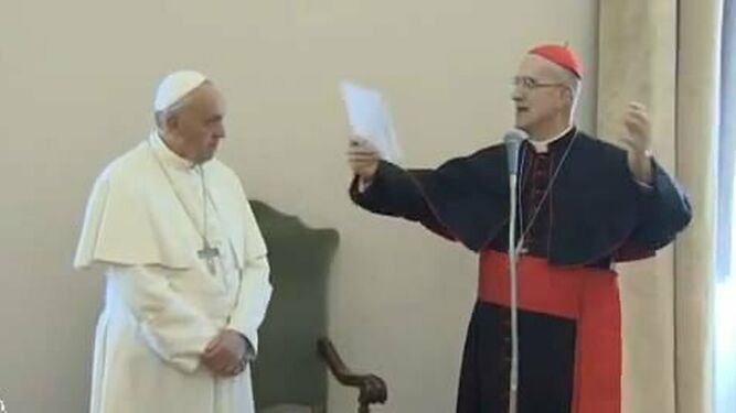 Bertone, ante el papa, en su despedida