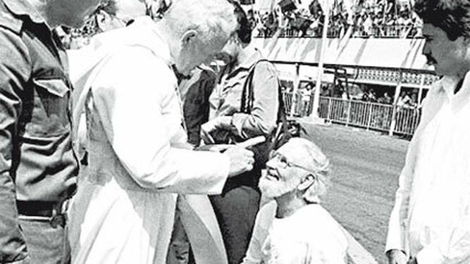 Juan Pablo II reprende a Ernesto Cardenal