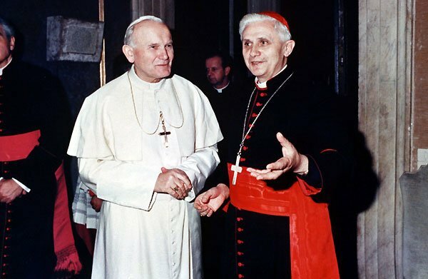 Benedicto XVI: "Me parecía cada vez más claro que Juan Pablo II era un  santo"