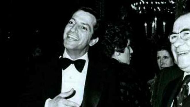 Suárez, entre Tarancón y Carrillo