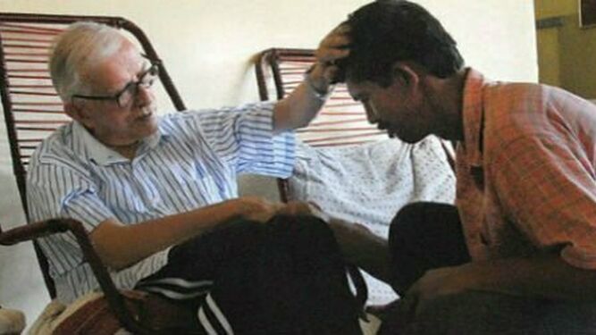 Casaldáliga bendice a un campesino