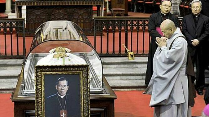 Entierro edel cardenal Kim