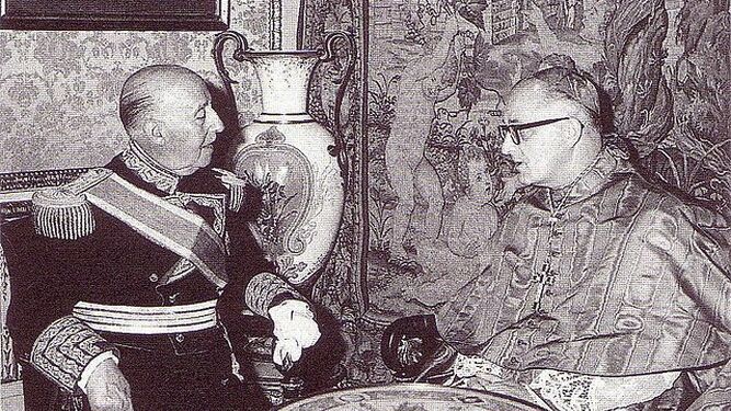 El nuncio Dadaglio frente a Franco