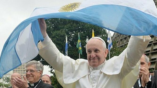Francisco, con bandera argentina