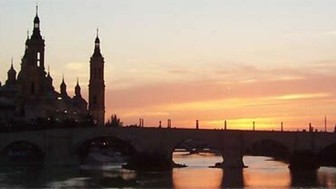 Silueta de la basílica del Pilar