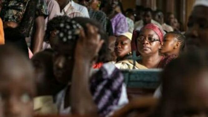 Refugiados del ébola en una iglesia de Sierra Leona