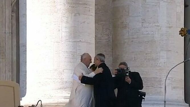 El Papa saluda a Julián Carrón