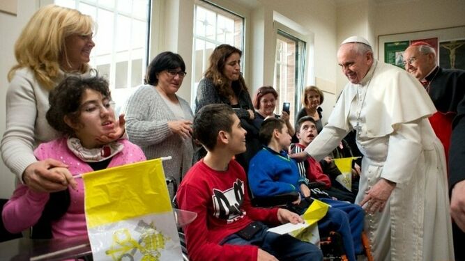 Francisco, en una parroquia con adolescentes con discapacidad
