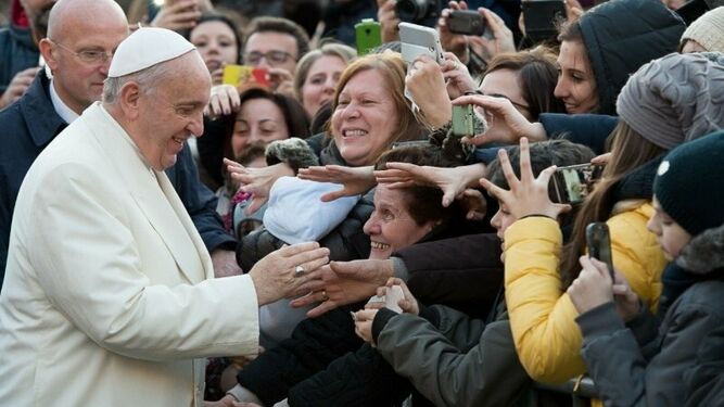 El Papa, con los laicos