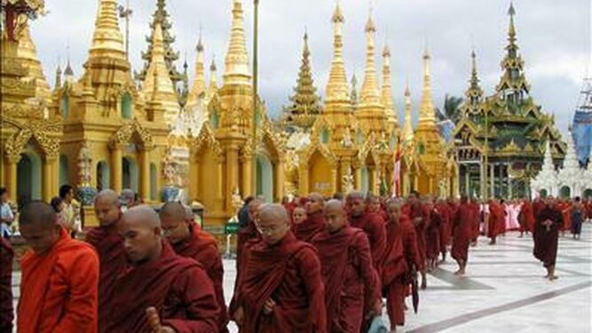 Monjes budistas en Birmania