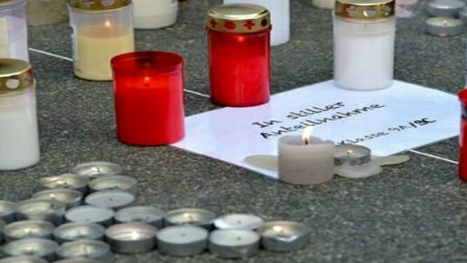 Velas en honor de víctimas