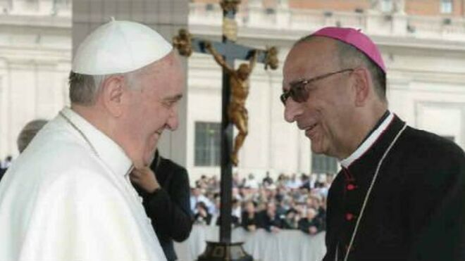 El Papa saluda a Omella