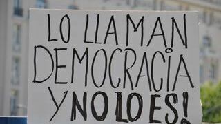 Lo llaman democracia y no lo es