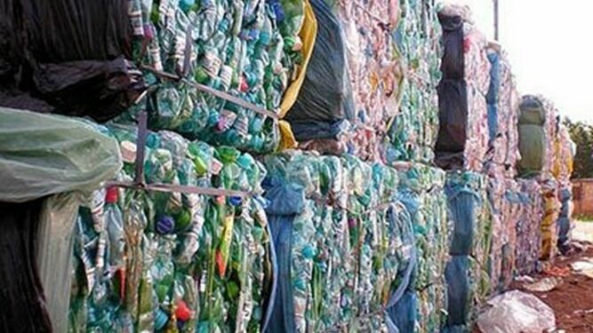 Toneladas de ropa-basura