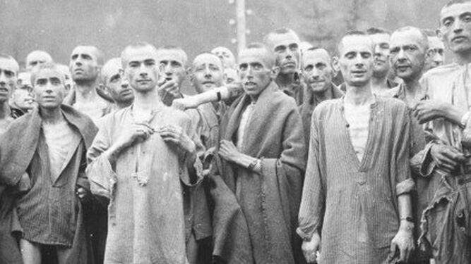 Judíos víctimas del Holocausto nazi, en el momento de ser liberados en 1945.