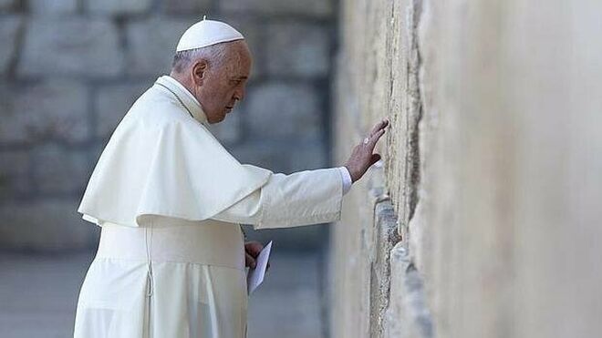 Francisco rezó en el Muro de las Lamentaciones