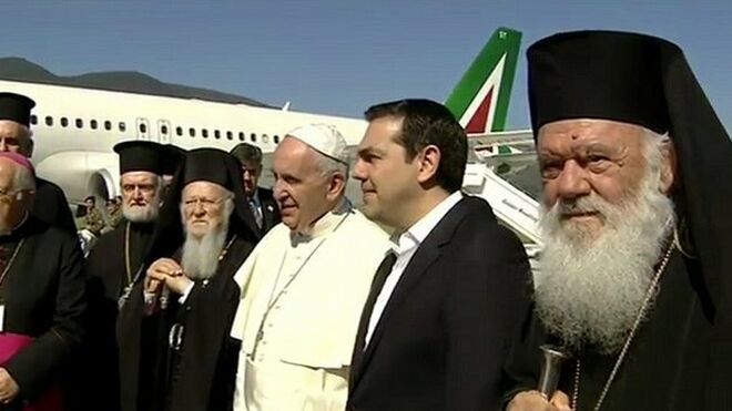 Tsipras, Bartolomé y Jerónimo (a la derecha) recibieron al Papa en Lesbos en 2016