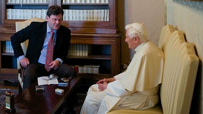 Peter Seewald durante una entrevista a Benedicto