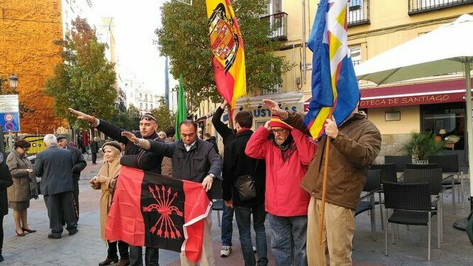 Exaltación del fascismo en la Plaza de Santiago de Madrid