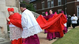 El cardenal Raymond Burke