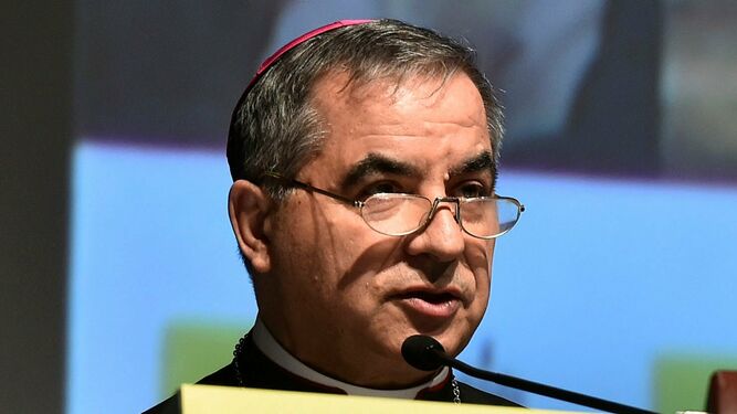 Monseñor Angelo Becciu, Sustituto