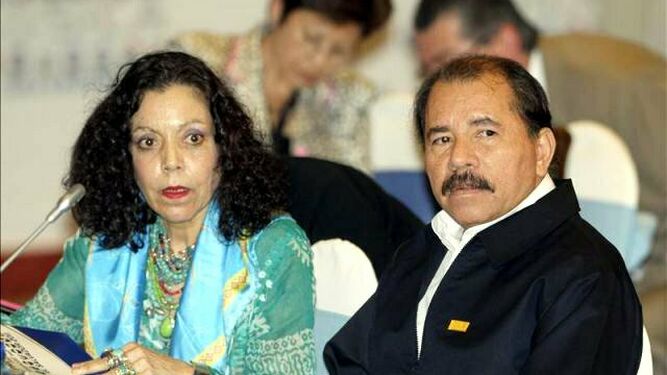 El presidente Daniel Ortega y su esposa Rosario Murillo