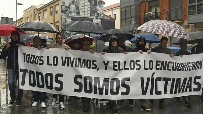 Protestas de los ex seminaristas de La Bañeza