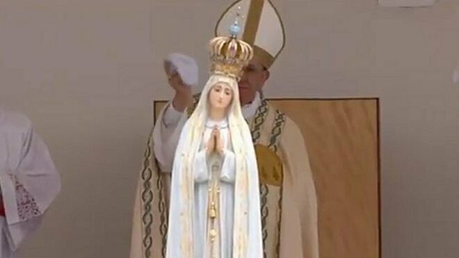 Francisco despide a la Virgen de Fátima