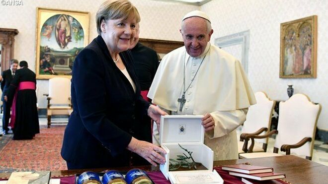 Regalos de Merkel al Papa