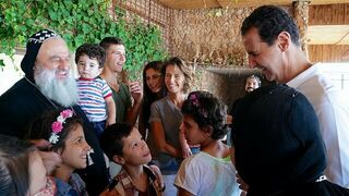 Bashar Assad, con cristianos sirios ortodoxos