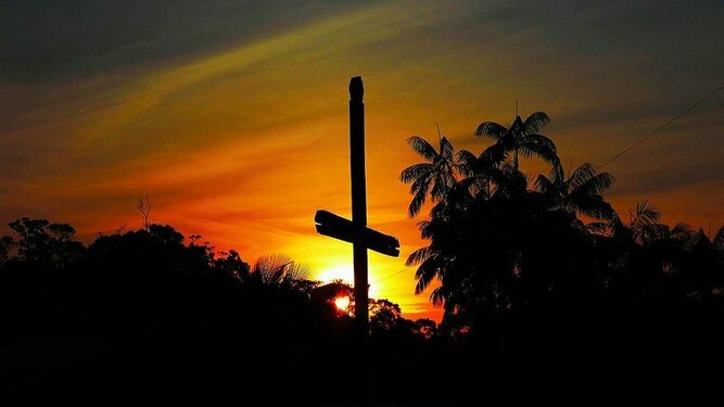 La cruz en el atardecer del Amazonas