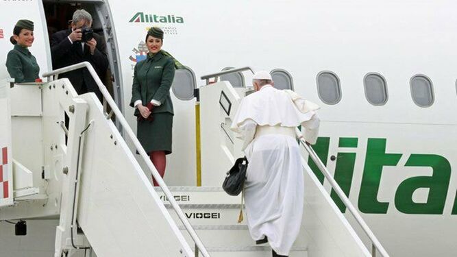 El Papa Francisco en uno de sus múltiples viajes