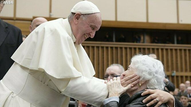 Francisco, con los ancianos