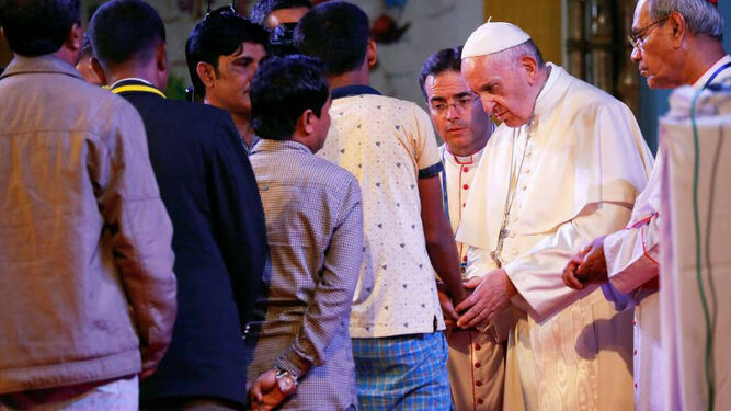El Papa en Bangladesh con personas rohingya