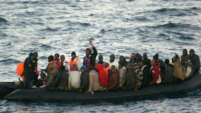 Patera de inmigrantes