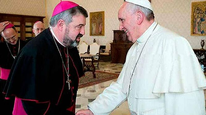 Obispo Carlos Escribano, con el Papa Francisco