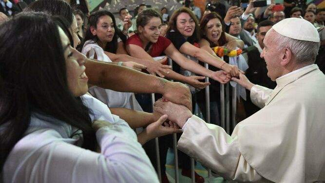 El Papa saluda a mujeres presas en Chile