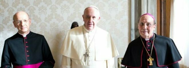 Francisco con el anterior y actual prelados del Opus Dei, Javier Echevarría y Fernando Ocáriz