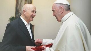El Papa, con Castillo