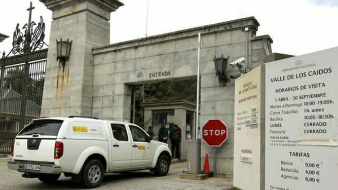 Día histórico en Cuelgamuros: los expertos ya buscan los restos de los hermanos Lapeña en la cripta