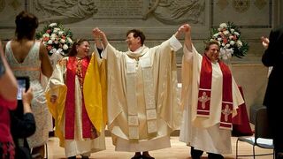 Es la hora de las mujeres sacerdotes