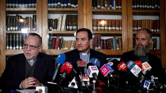 Sacerdotes víctimas de Karadima, en rueda de prensa