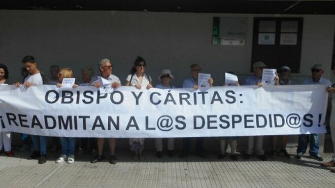 Protesta contra el obispo de Cádiz y Cáritas diocesana